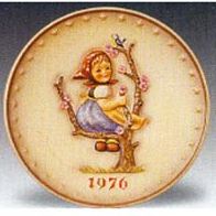 Plate 1976 Annual/Apple Tree Girl/Retired